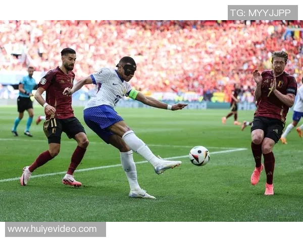 球星足球广告幕后花絮揭秘:从拍摄到精彩瞬间的真实故事 球星足球广告幕后花絮揭秘:从拍摄到精彩瞬间的真实故事