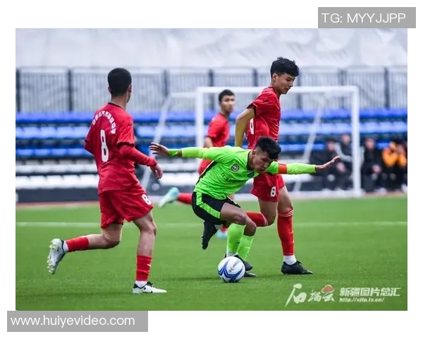 从绿茵场到聚光灯下足球明星经典动作手势的魅力解析 从绿茵场到聚光灯下足球明星经典动作手势的魅力解析