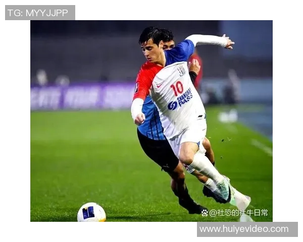 四大足球巨星同框合影展现荣耀时刻 球迷热议传奇对决的精彩瞬间